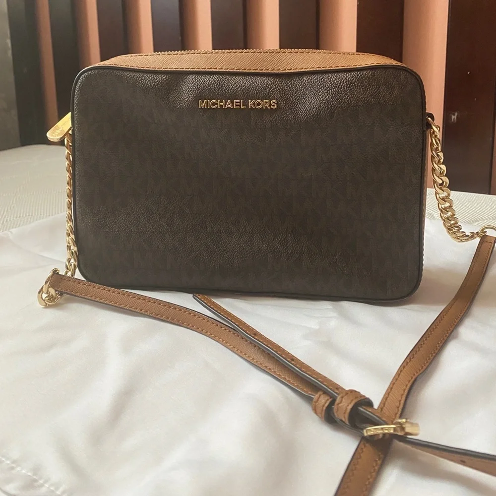 Michael Kors Logo Jet Set East West Crossbody